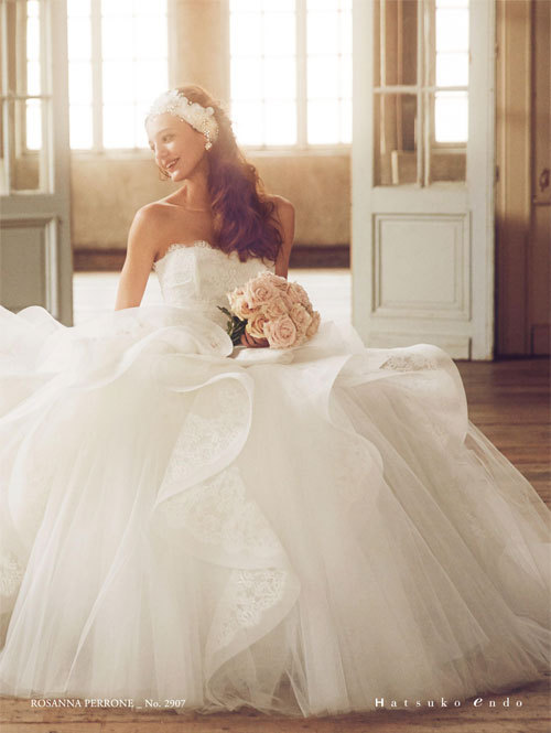 Overflowing Royalty: The Impact of Haute Couture Dresses by "Hatsuko Endo" ✨にて紹介している画像