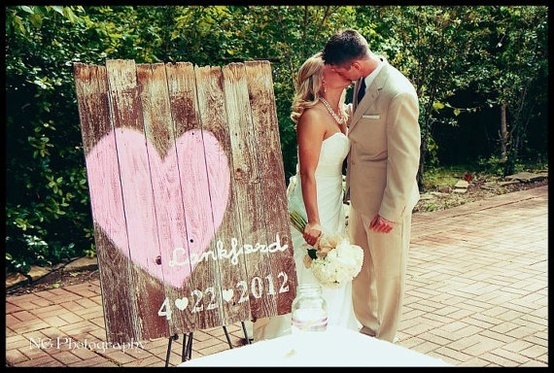 A Unique Heart-Themed Guest Book Design Showcase from Around the World ♡にて紹介している画像