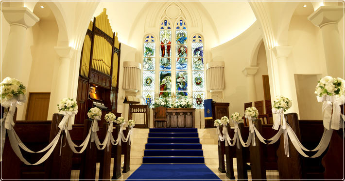 The Perfect Length? ♡ Different Choices for Chapel Trains! Tips for Selecting Your Dress Train ♡にて紹介している画像