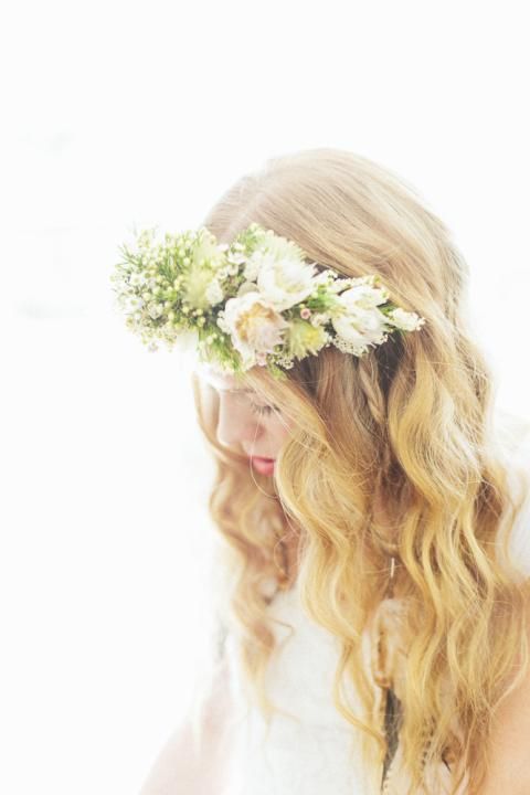 ナチュラル可愛い花嫁が理想♡エアリーなゆるふわヘアで、ゲストのハートを鷲掴み！にて紹介している画像