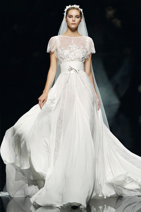 Cinderella Dreams: The Classic and Elegant Wedding Dresses by Elie Saab Favored by Celebrities and Royalty!にて紹介している画像