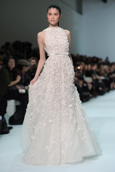Cinderella Dreams: The Classic and Elegant Wedding Dresses by Elie Saab Favored by Celebrities and Royalty!にて紹介している画像