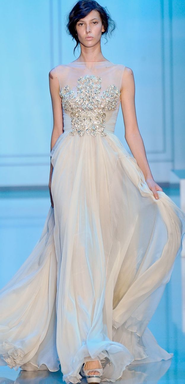 Cinderella Dreams: The Classic and Elegant Wedding Dresses by Elie Saab Favored by Celebrities and Royalty!にて紹介している画像