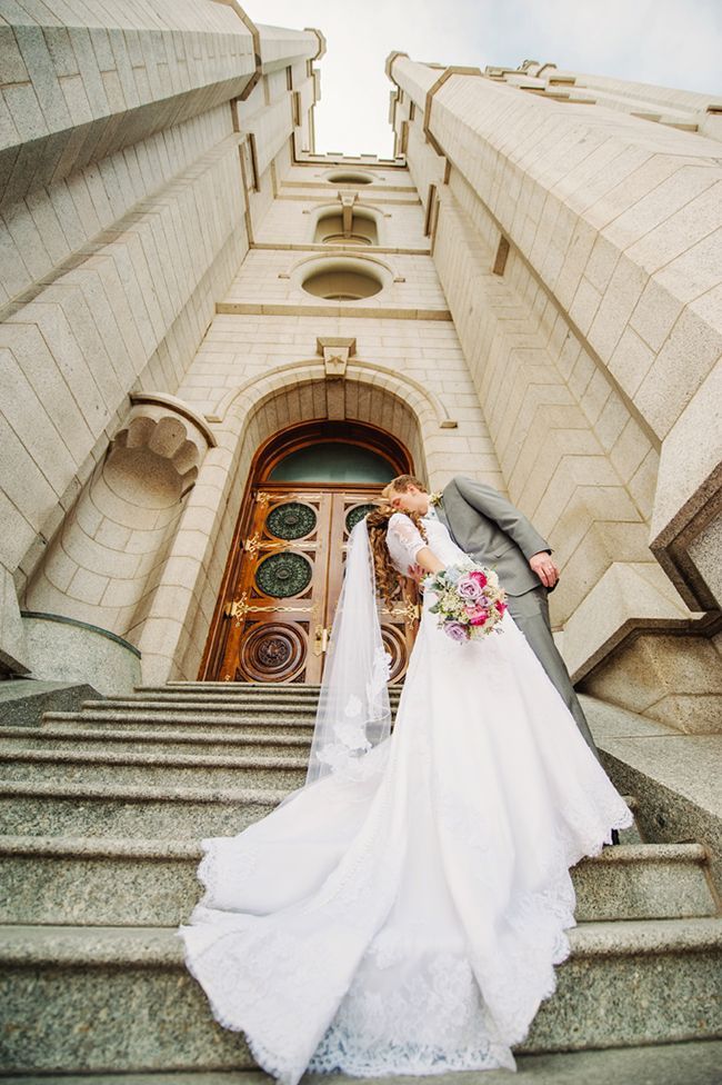 Choosing the Right Wedding Ceremony Style: The Importance of Shinto and Western Weddings - Exploring the Features and Charms of Each Style ♡にて紹介している画像