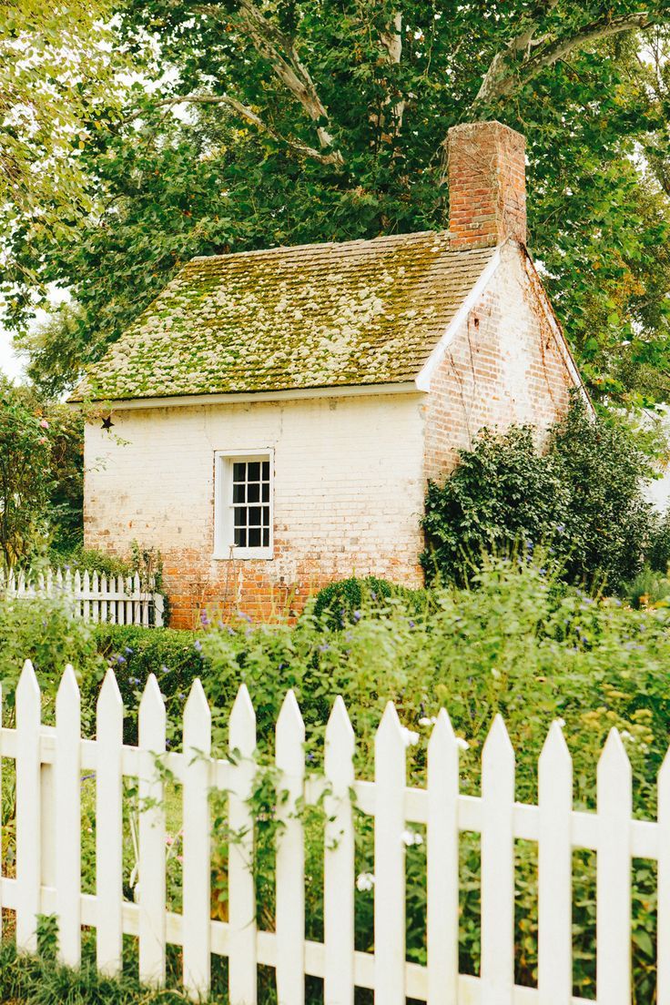 Introducing a Romantic Wedding Held in a Lush Green Forest Park ♡にて紹介している画像
