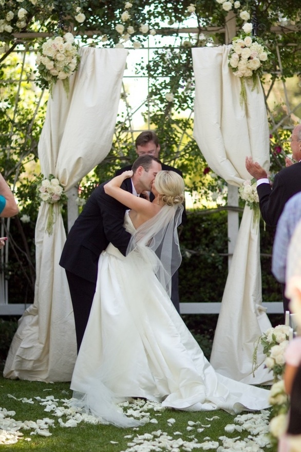 Choosing the Right Wedding Ceremony Style: The Importance of Shinto and Western Weddings - Exploring the Features and Charms of Each Style ♡にて紹介している画像