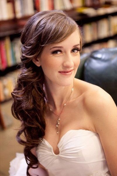 "Creating the Perfect Wedding Style: 4 Timeless Bride Hair Looks by Bang Type"にて紹介している画像