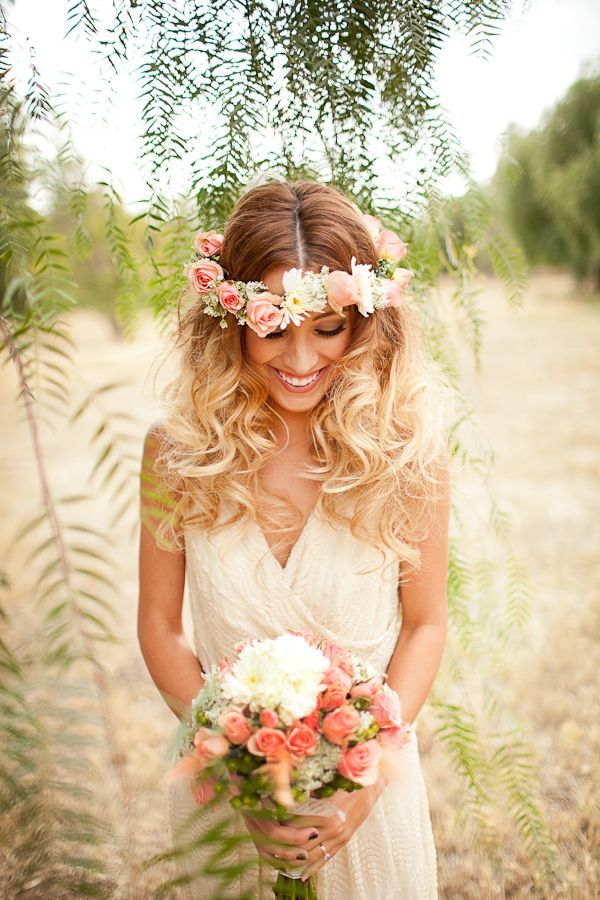 "Creating the Perfect Wedding Style: 4 Timeless Bride Hair Looks by Bang Type"にて紹介している画像