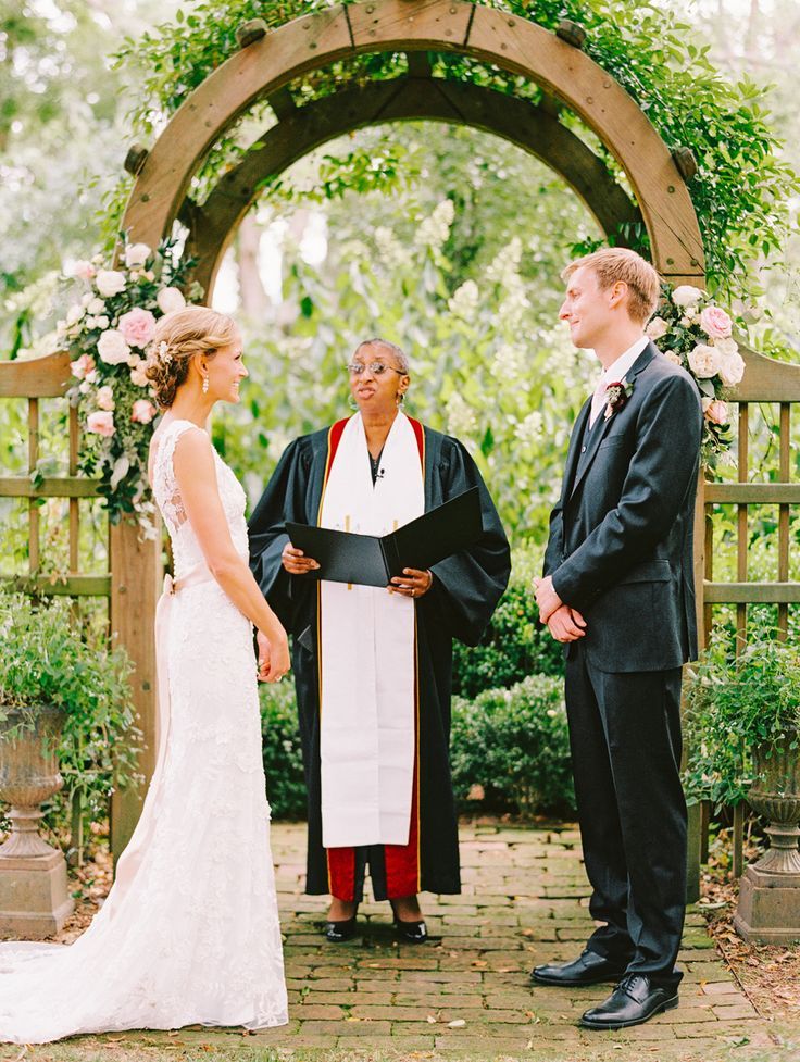 Introducing a Romantic Wedding Held in a Lush Green Forest Park ♡にて紹介している画像