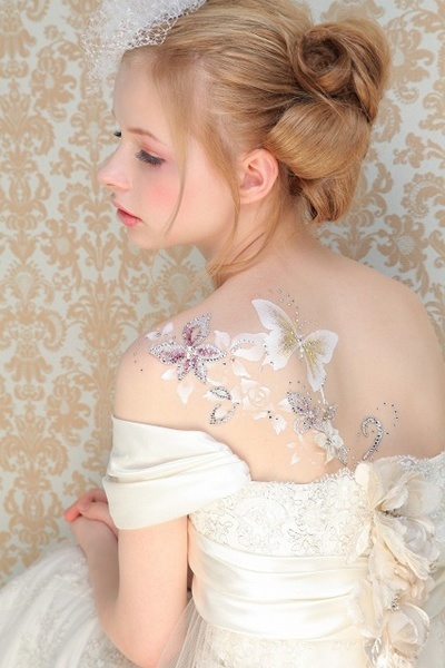 "Creating the Perfect Wedding Style: 4 Timeless Bride Hair Looks by Bang Type"にて紹介している画像