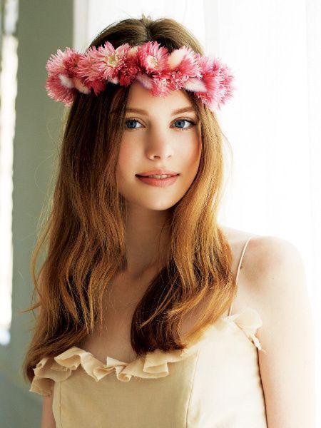 "Creating the Perfect Wedding Style: 4 Timeless Bride Hair Looks by Bang Type"にて紹介している画像