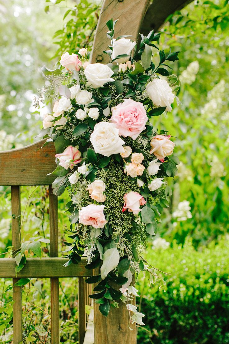 Introducing a Romantic Wedding Held in a Lush Green Forest Park ♡にて紹介している画像