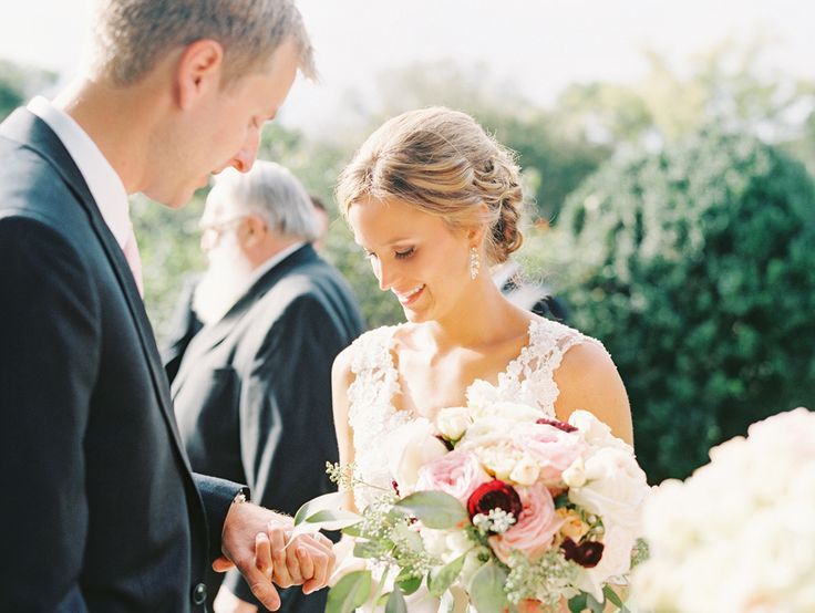 Introducing a Romantic Wedding Held in a Lush Green Forest Park ♡にて紹介している画像