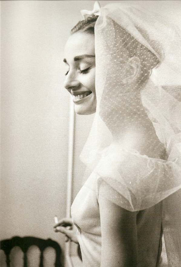 "Charming Polka Dot 'Dot Veil': A Versatile Item for Both Cute and Sexy Looks!"にて紹介している画像