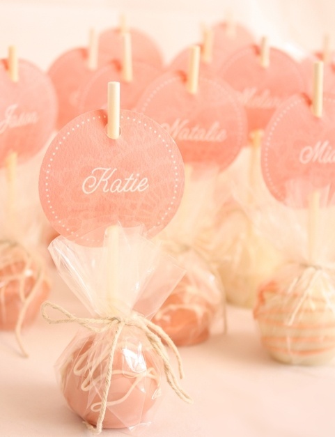 A Must-Have for Stylish Brides-to-Be: 5 Handmade Wedding Accessories You Definitely Want to DIY for Your Reception! ♡にて紹介している画像