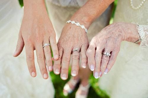 A Wonderful Wedding Photo to Cherish on a Happy Day with Family ♡にて紹介している画像