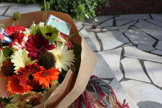 Emotional Surprise! A Flower Gift with a Message Video - 'KOTOBANA' That You Want to Give! ♡にて紹介している画像