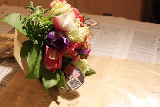 Emotional Surprise! A Flower Gift with a Message Video - 'KOTOBANA' That You Want to Give! ♡にて紹介している画像