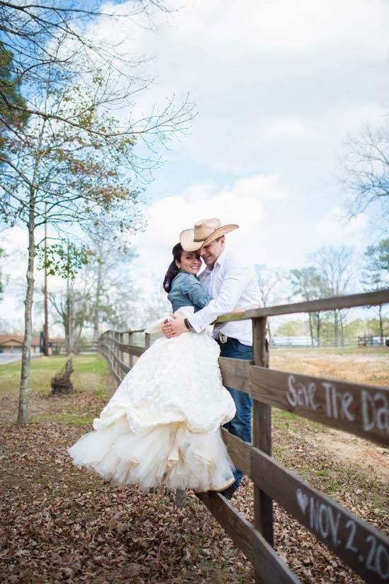 最高の甘辛MIX♡ウェディングドレス×デニムジャケットの可愛い花嫁ファッションCollectionにて紹介している画像