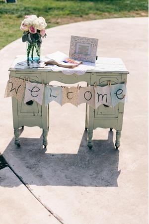 Chic Overseas Designs: Welcome Your Guests with a Stylish Custom Welcome Board!にて紹介している画像