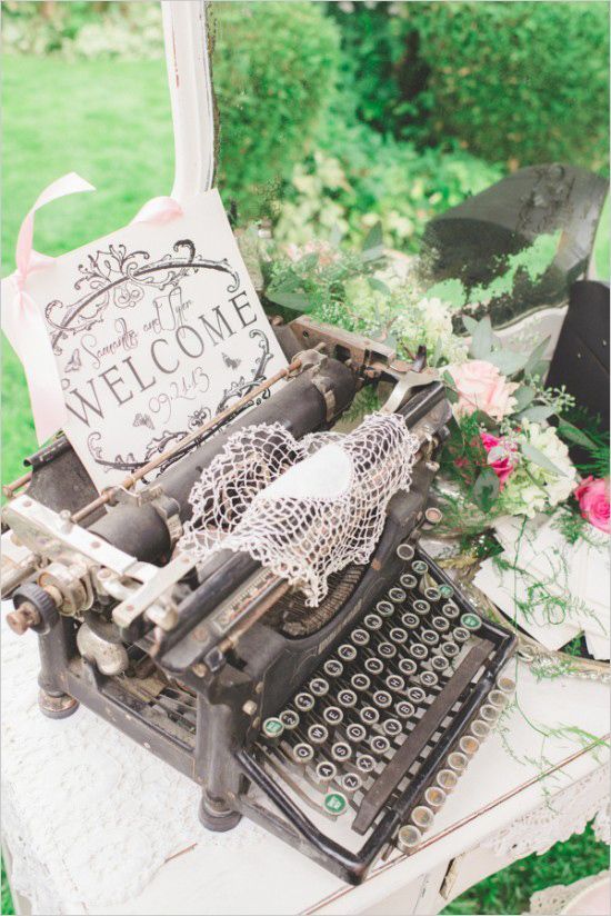 Chic Overseas Designs: Welcome Your Guests with a Stylish Custom Welcome Board!にて紹介している画像