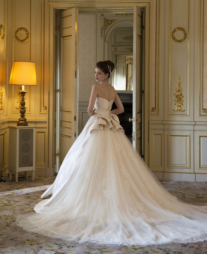 行かなきゃ損♡海外の一流ブランドを集めたウェディングドレスのセレクトショップ『bittersweet』特集♡にて紹介している画像