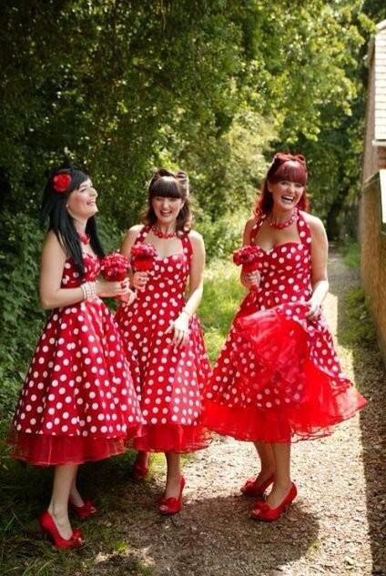 Romantic Red-Themed Bridesmaid Fashion ♡にて紹介している画像