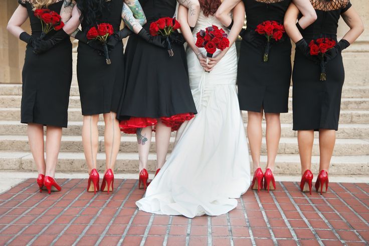 Romantic Red-Themed Bridesmaid Fashion ♡にて紹介している画像