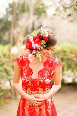 Romantic Red-Themed Bridesmaid Fashion ♡にて紹介している画像