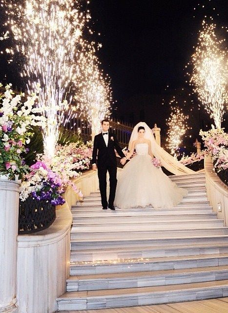 Capturing Enchanting Wedding Photos with Fireworks: A Guide to Summer Traditions ✨にて紹介している画像