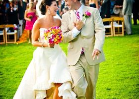 The "front-high dress," which is shorter in the front and longer in the back, has a beautiful elegant effect that enhances the appearance of long legs. Additionally, this dress silhouette makes any body shape look slender and straight, making it a delightful choice.