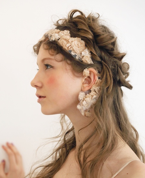 Adorable Softness: Falling in Love with 'Emushool' 's Relaxed Flower Fabric Accessories♡にて紹介している画像