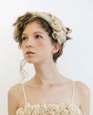 Adorable Softness: Falling in Love with 'Emushool' 's Relaxed Flower Fabric Accessories♡にて紹介している画像