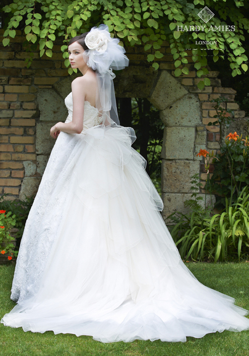 "Simply Princess: A Collection of Adorable Dress Brands with Princess Lines"にて紹介している画像