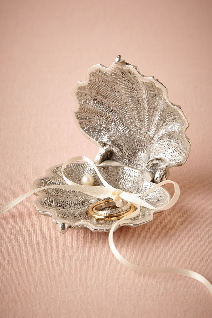 Ariel's World: Wonderful Wedding Ideas Inspired by The Little Mermaidにて紹介している画像