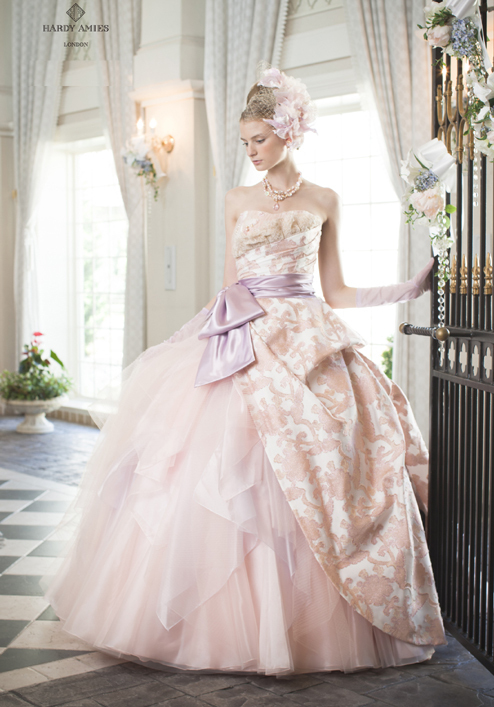 A Collection of Adorable Colored Dress Brands for Your Outfit Change♡にて紹介している画像