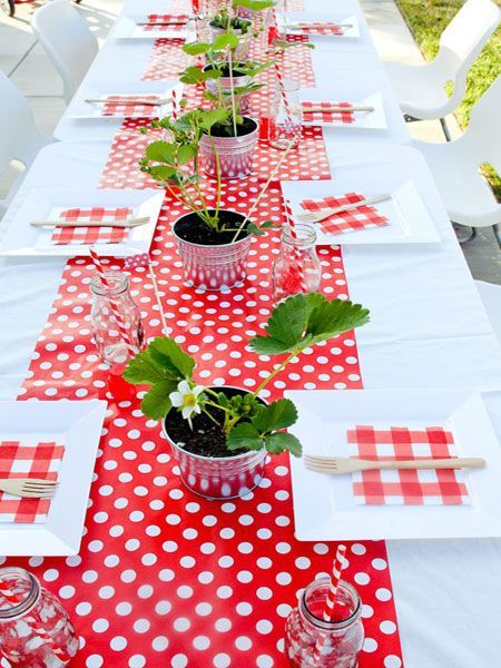 Adorably Feminine: Get Enchanted by Polka Dot Table Decor!♡にて紹介している画像