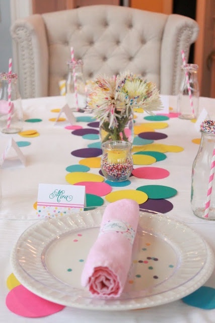 Adorably Feminine: Get Enchanted by Polka Dot Table Decor!♡にて紹介している画像