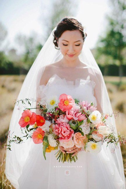 幸せが降り注ぐ＊横幅いっぱいのお花が可愛い『シャワーブーケ』が素敵です♡にて紹介している画像