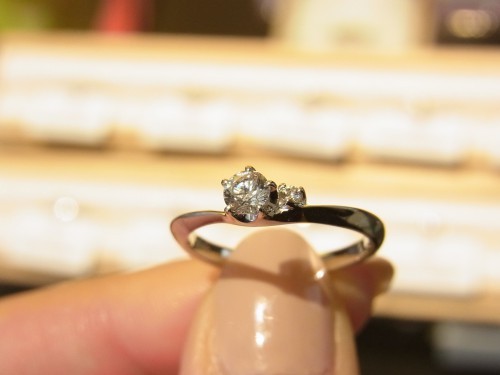 "Sparkling from the Fingertips: Crafting a Unique Ring Using Traditional Crafts at Mokume Gane-ya ♡"にて紹介している画像