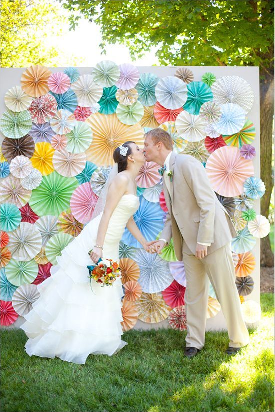 "Fun Photo Booth Ideas for Guests to Enjoy: Cute and Exciting Ways to Capture Memories!"にて紹介している画像