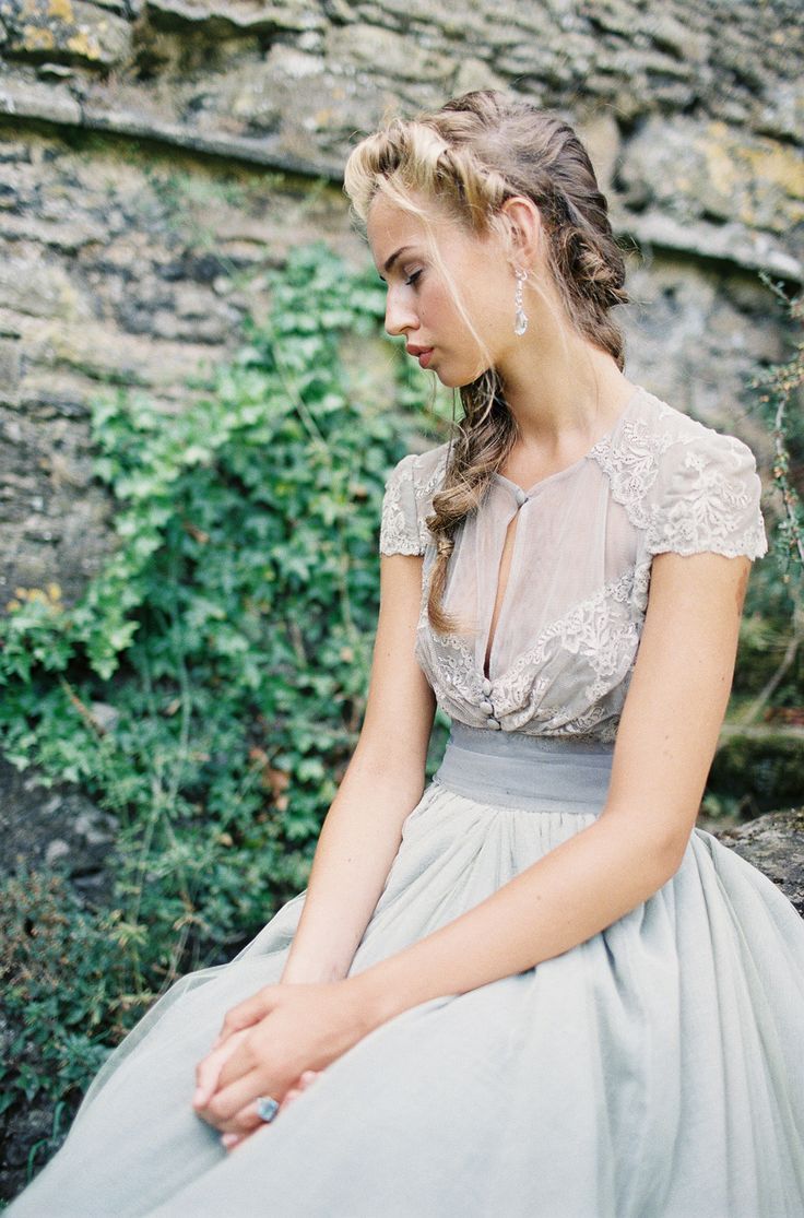 Cute Blue-Gray Dresses: Inspiration for Bridesmaid Fashion ♡にて紹介している画像