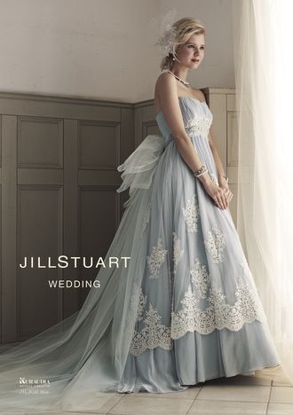 ドレスにサムシングブルーを♡鮮やかブルーのカラードレスが素敵なブランド4選にて紹介している画像