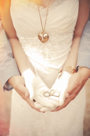 カジュアルウェディングにピッタリ♡花嫁の『ショートグローブ』には魅力がいっぱい詰まってる＊*にて紹介している画像