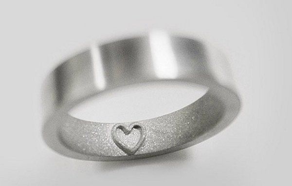 Propose with the Inner Message Ring: A Stunning Ring That Reveals Messages When Worn!にて紹介している画像