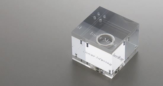 Propose with the Inner Message Ring: A Stunning Ring That Reveals Messages When Worn!にて紹介している画像