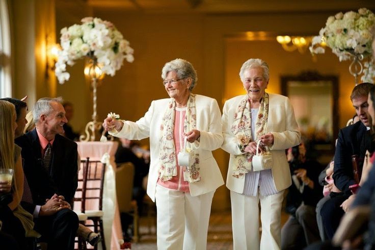 The Flower Girl's Proud Grandma: A Heartwarming Wedding Ceremony Filled with Family Love Found Abroad ♡にて紹介している画像