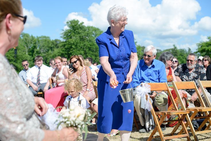 The Flower Girl's Proud Grandma: A Heartwarming Wedding Ceremony Filled with Family Love Found Abroad ♡にて紹介している画像