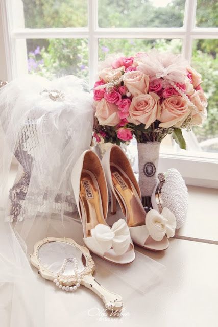 "Popular Among International Celebrities! Badgley Mischka: A Dress Brand Known for Its Sophisticated Designs and Elegance ♡"にて紹介している画像