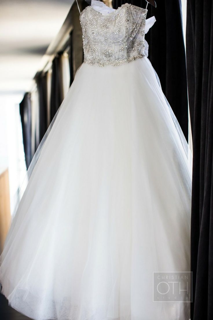 "Popular Among International Celebrities! Badgley Mischka: A Dress Brand Known for Its Sophisticated Designs and Elegance ♡"にて紹介している画像